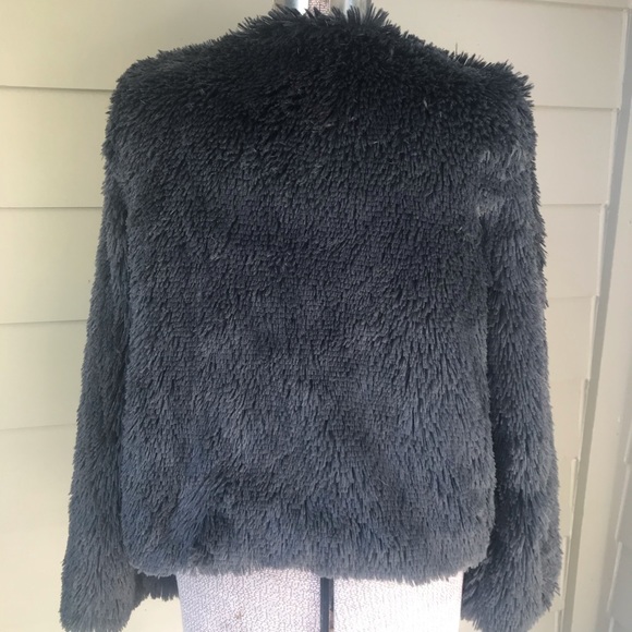 Xhilaration gray fuzzy waist jacket - Picture 3 of 8